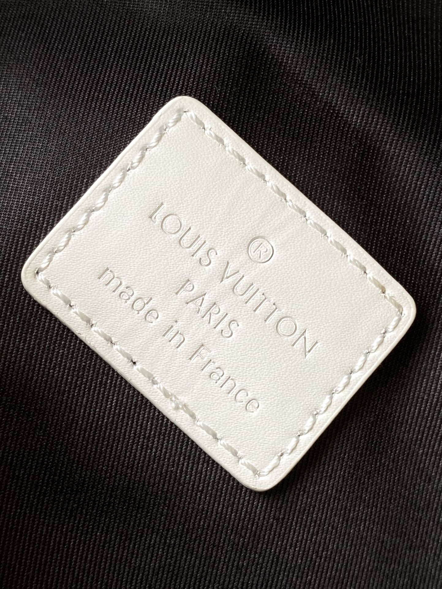 Louis Vuitton Discovery Bumbag Monogram Antartica White Belt Bag