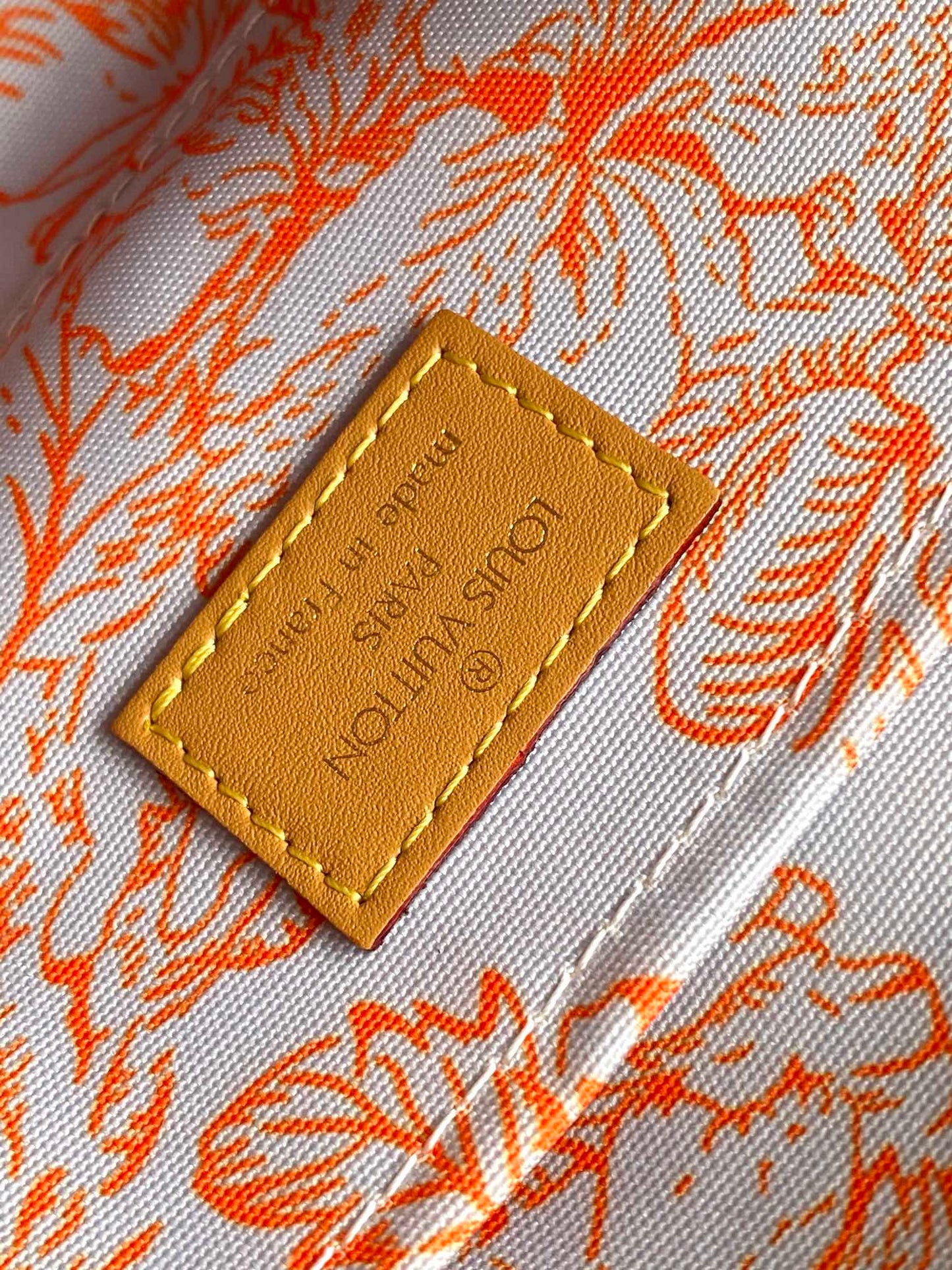 Louis Vuitton Gradient Geometric Floral Print Crossbody Handbag with Coin Purse