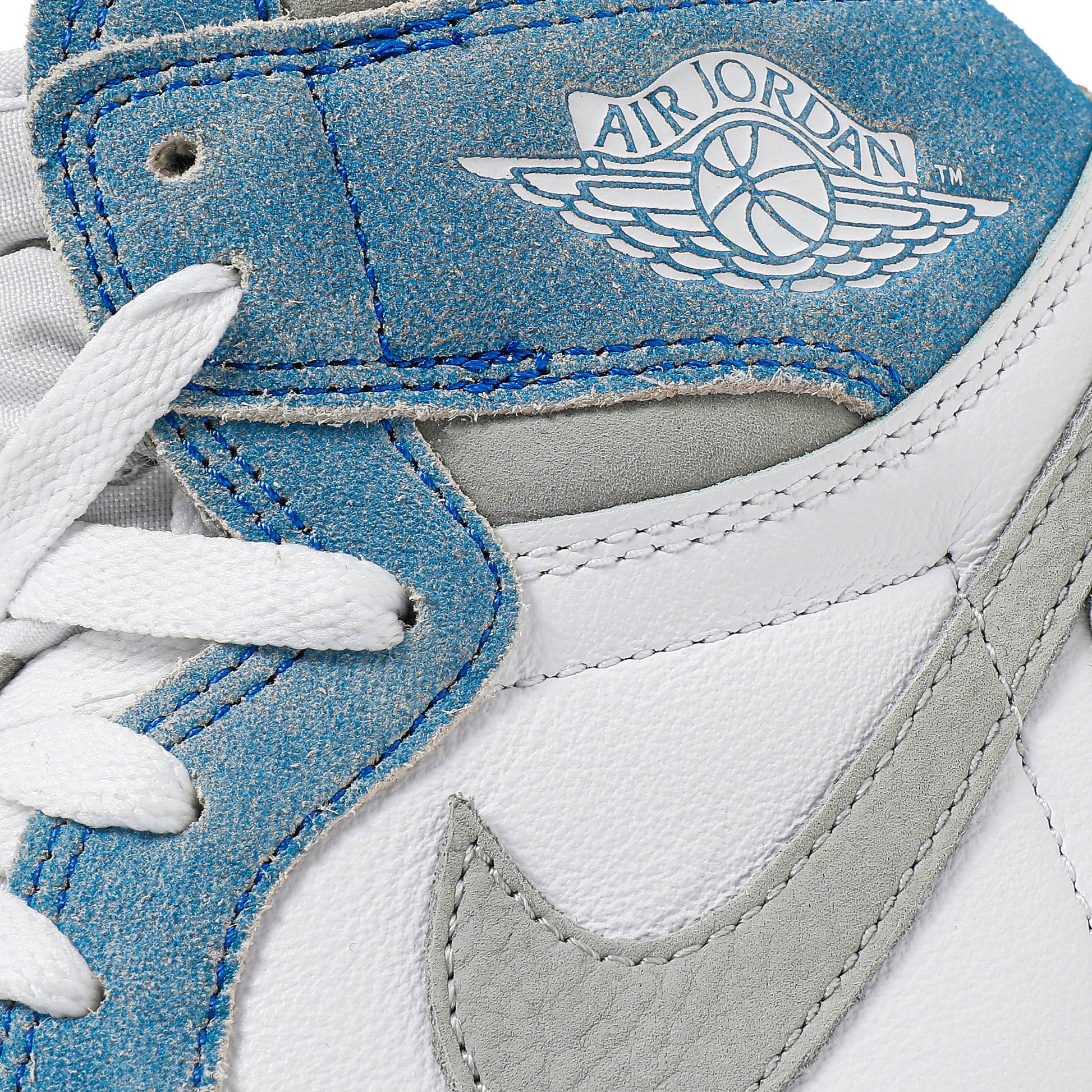 Air Jordan 1 Retro High OG 'Hyper Royal' 555088-402