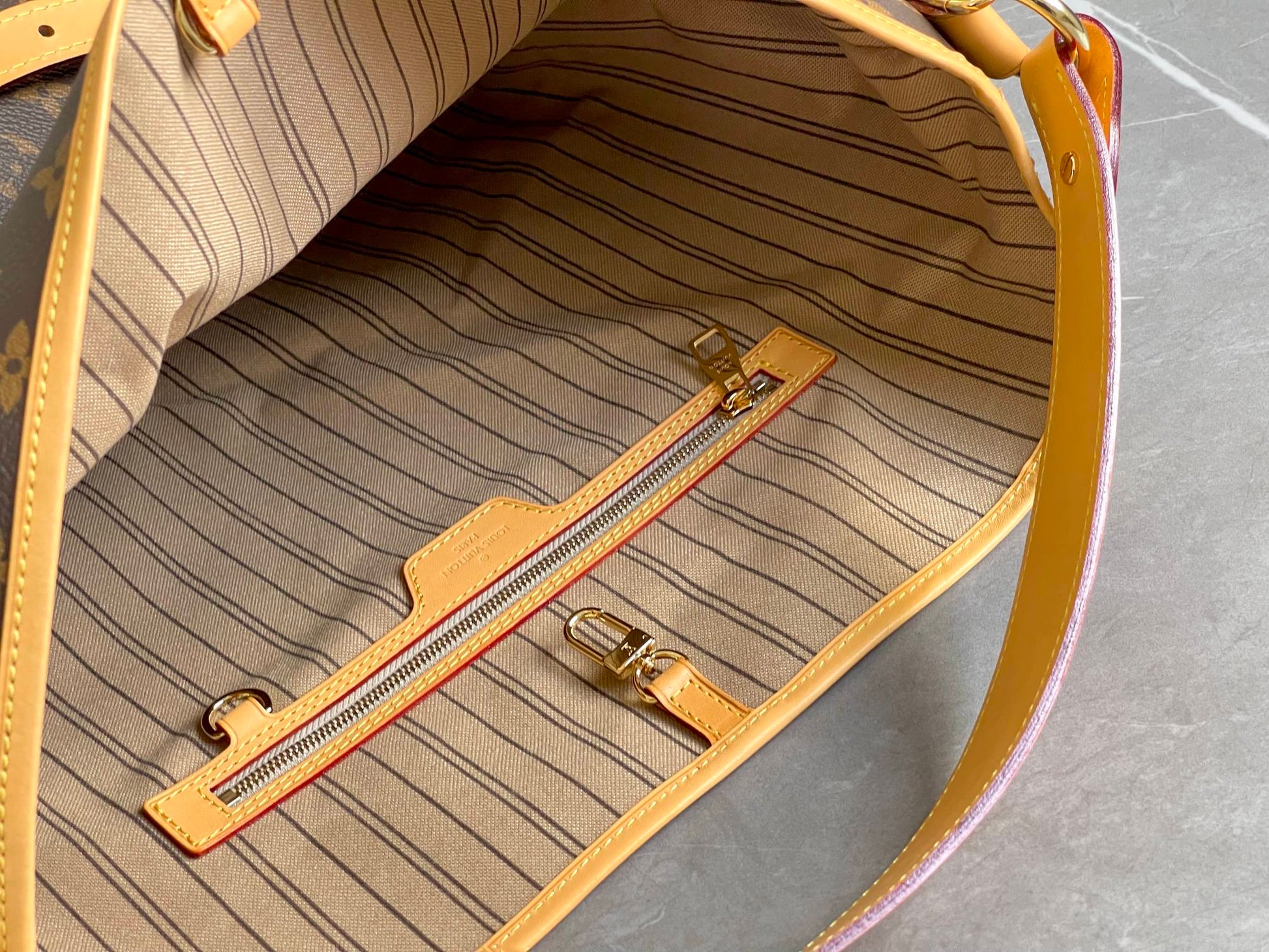 Louis Vuitton Graceful MM Monogram Canvas Shoulder Bag with Pouch