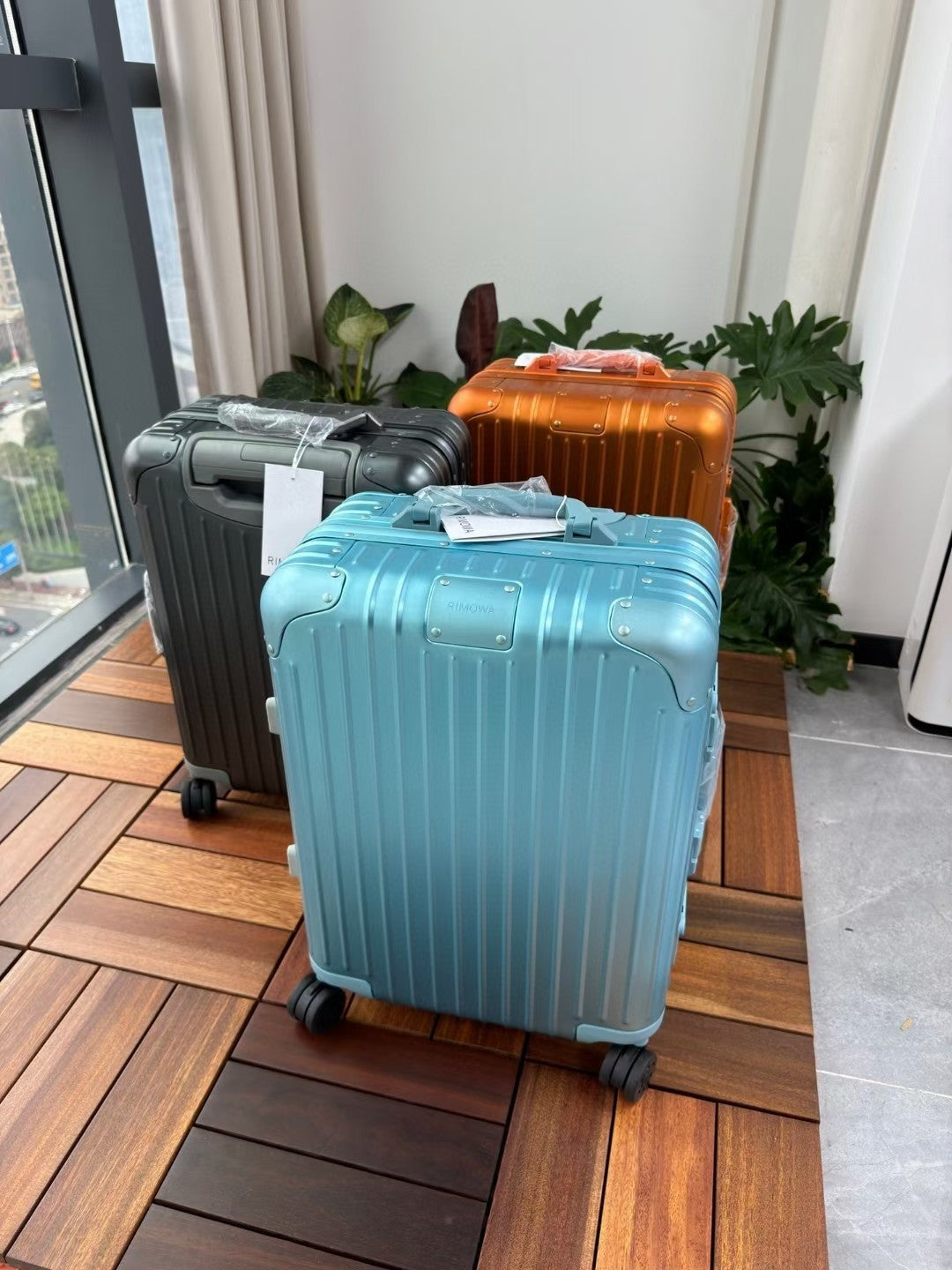 Premium Metallic Hard Shell Spinner Luggage Travel Suitcase