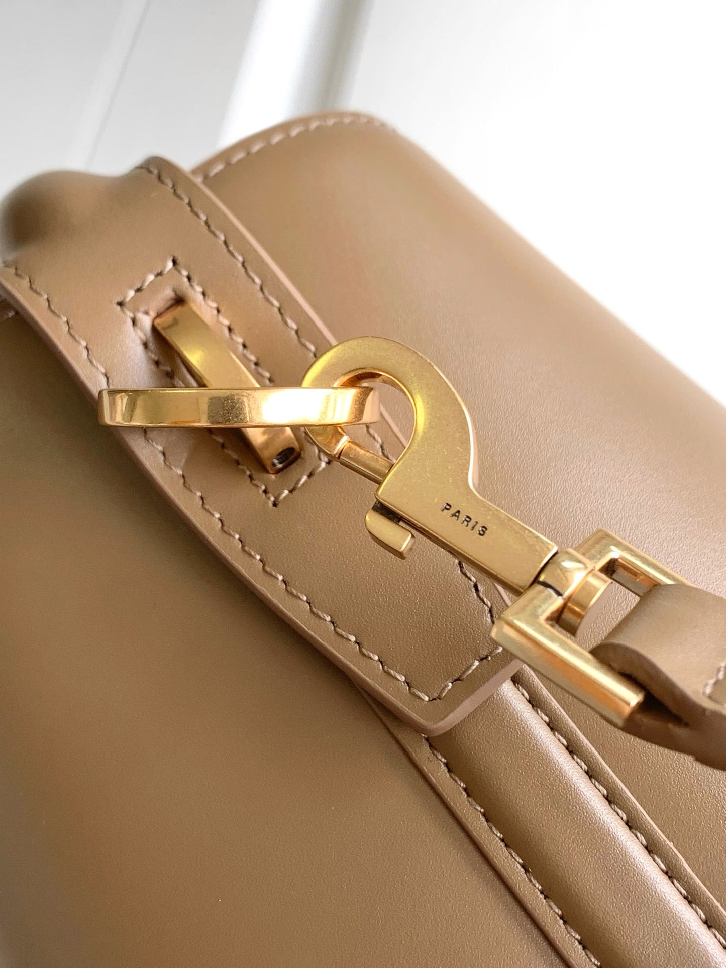 Saint Laurent LE 5 À 7 Small Leather Bucket Bag in Taupe