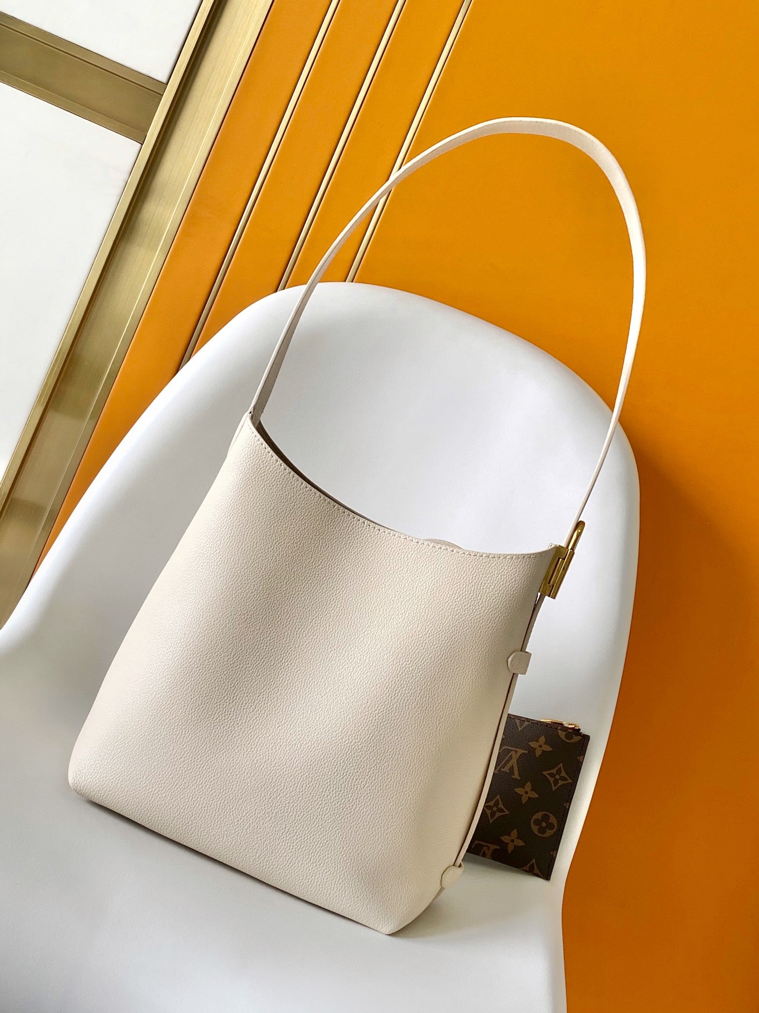 Tom Ford Grained Leather Hobo Shoulder Bag - Beige