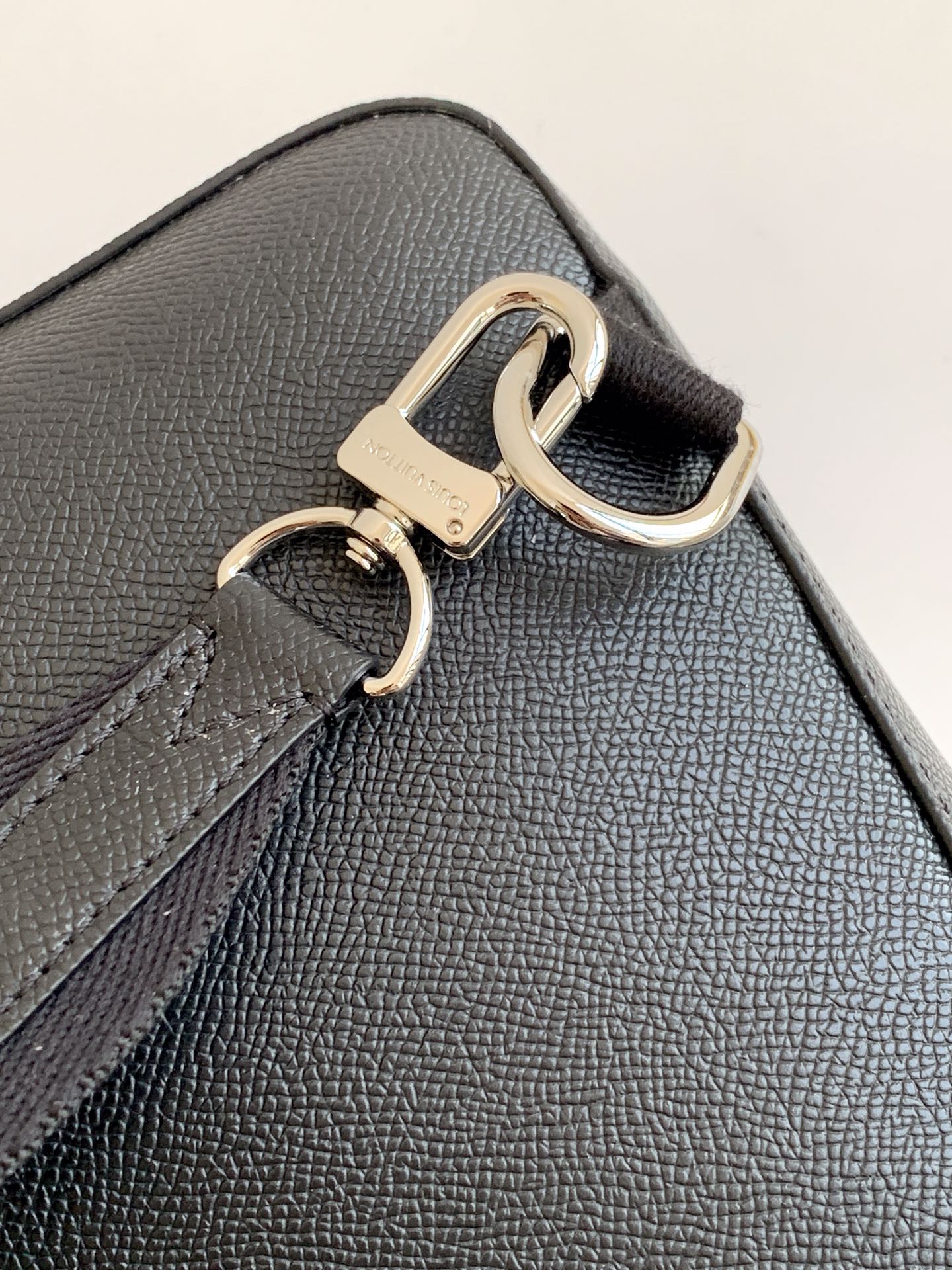 Louis Vuitton Avenue Sling Bag Black Taiga Leather Crossbody