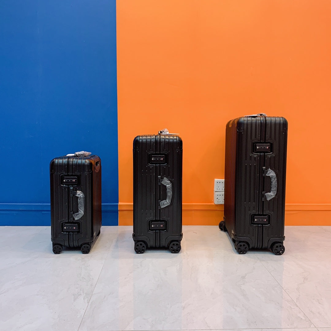 Sleek Black Ribbed Hardshell Spinner Suitcase 3-Piece Set
