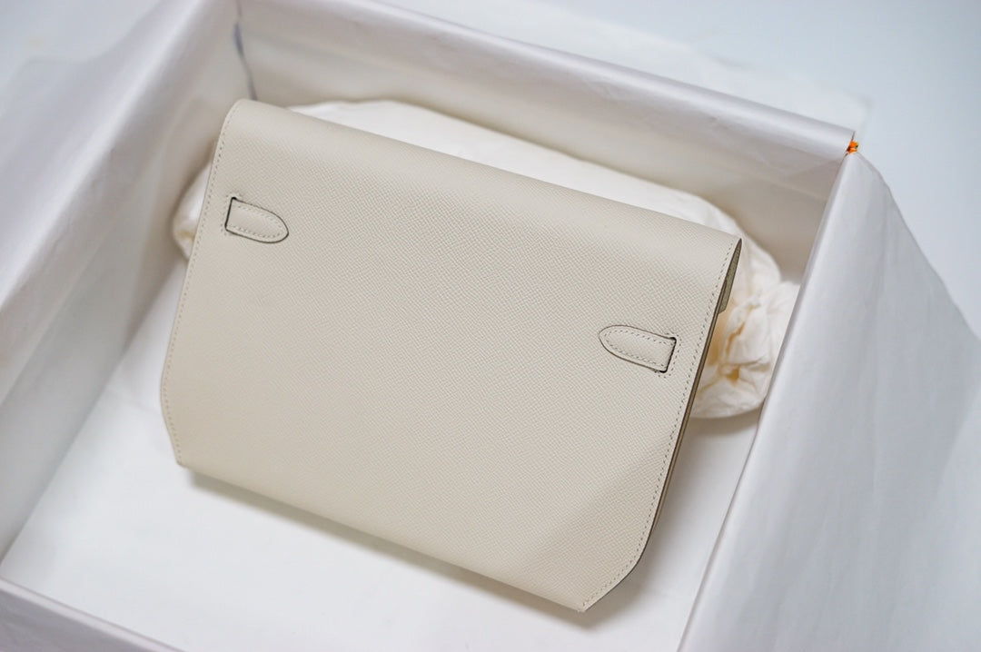 Hermès Kelly To Go Wallet - Off-White Grained Leather with Gold Hardware