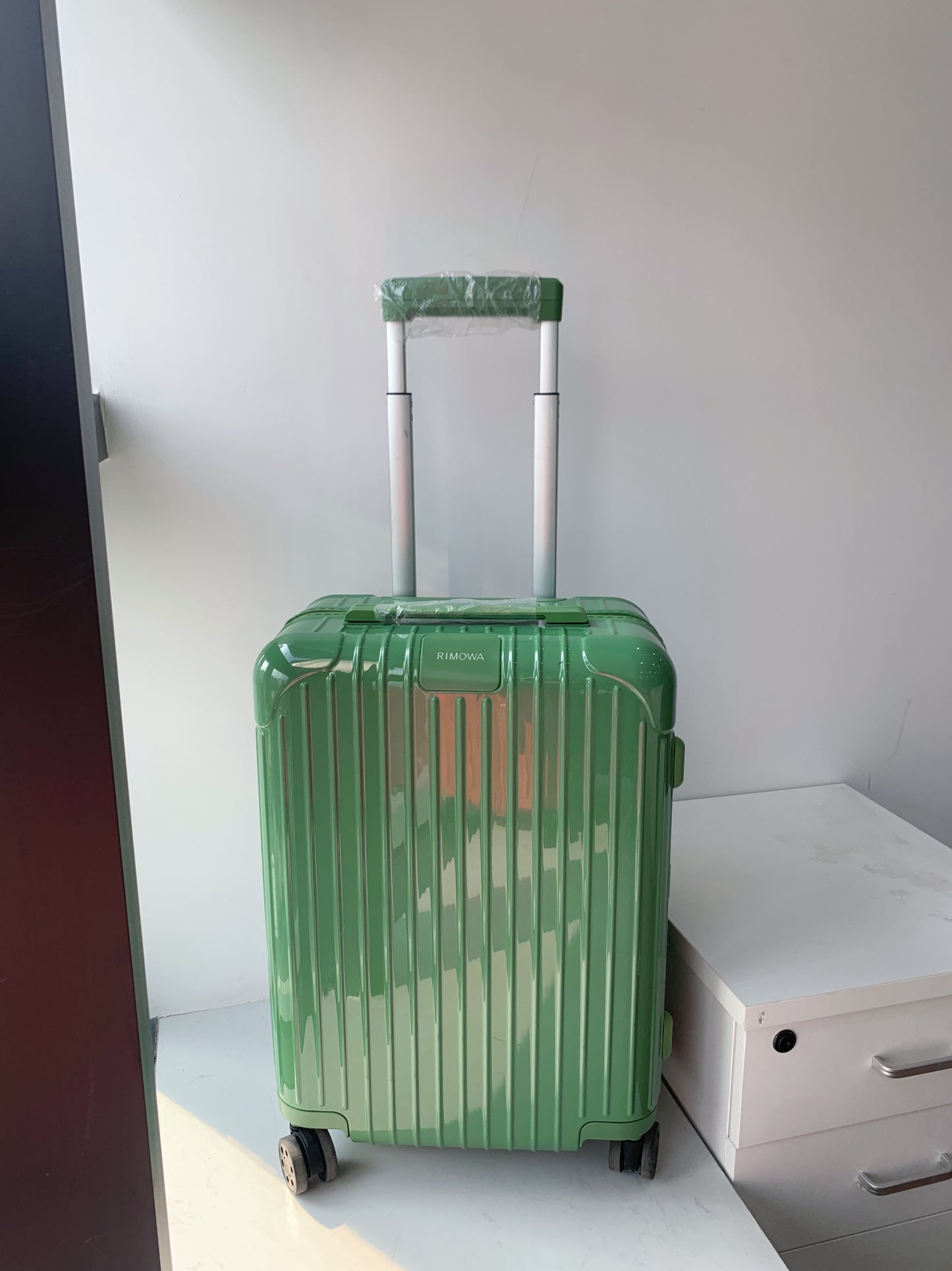 Modern Olive Green Ribbed Hardside Spinner Luggage