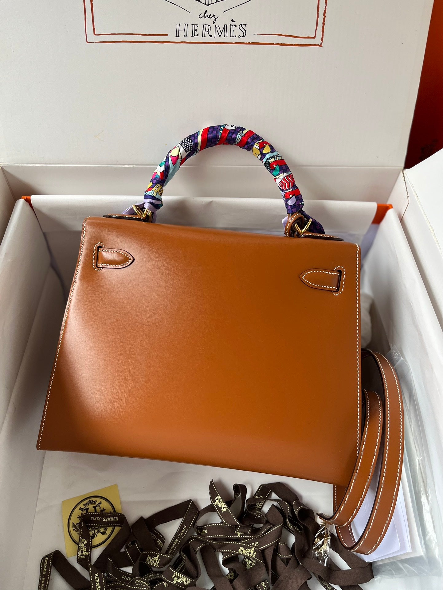 Hermès Kelly Bag Gold Leather with Gold Hardware and Twilly Scarf