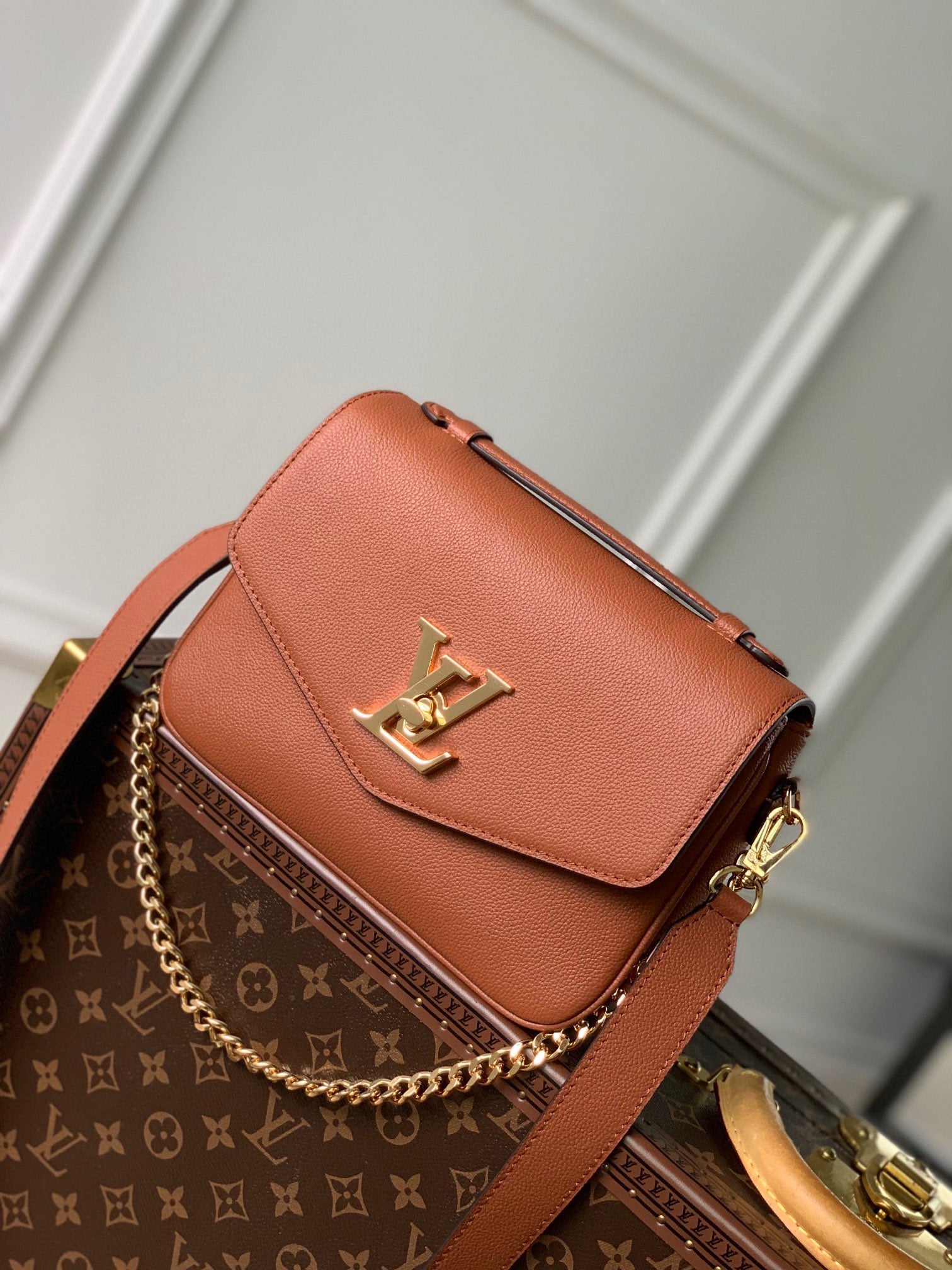 Louis Vuitton Elegant Brown Leather Shoulder Crossbody Bag with Gold Chain