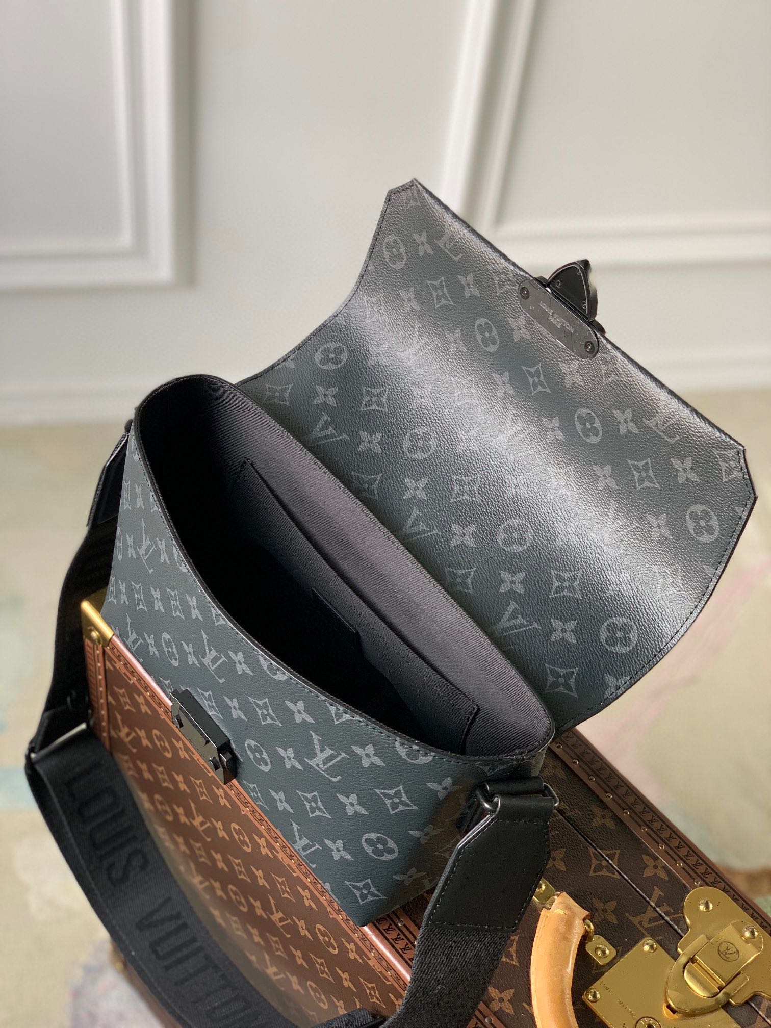 Louis Vuitton Black Monogram Pattern Canvas Crossbody Messenger Shoulder Bag