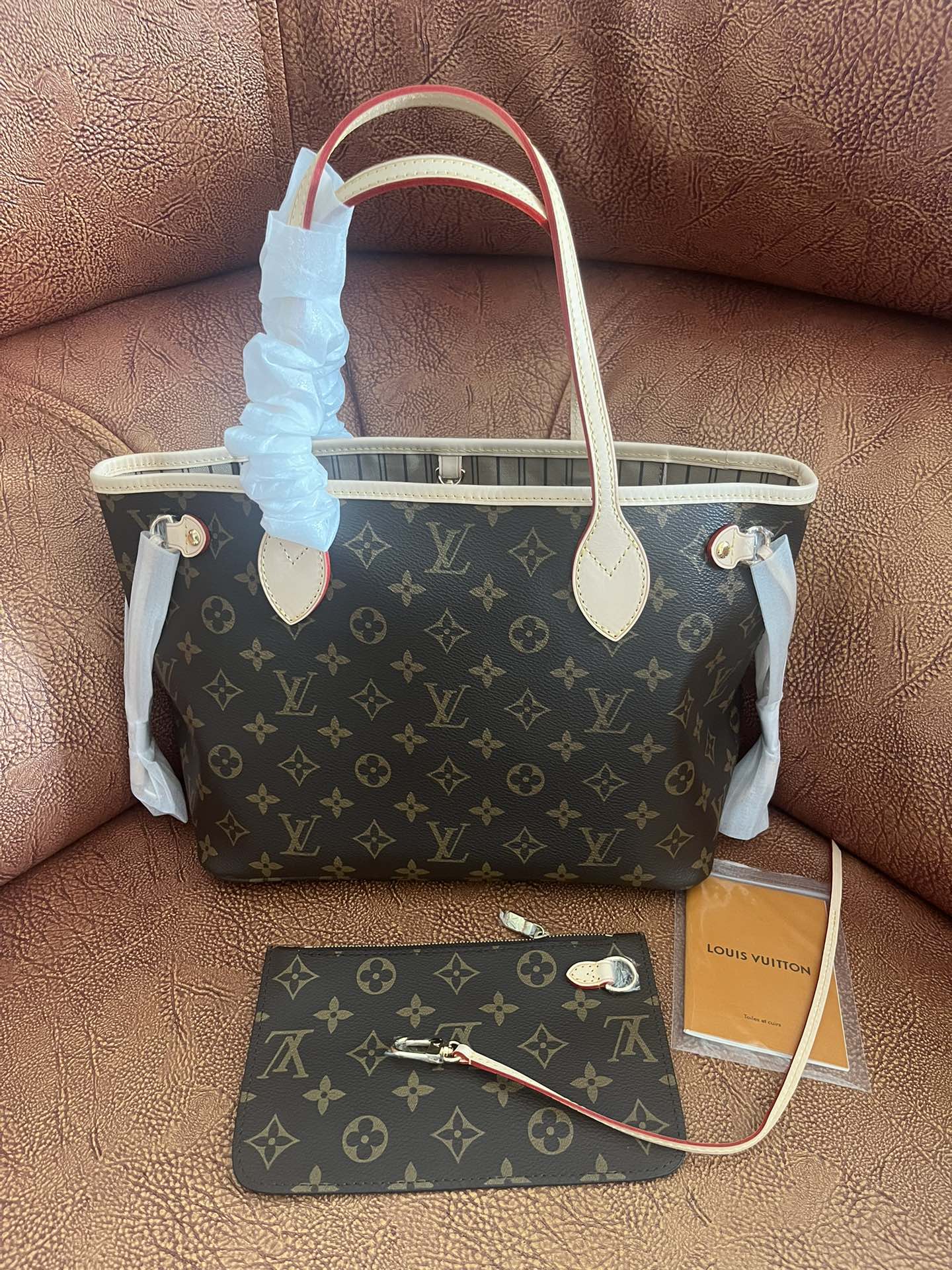 Louis Vuitton Neverfull MM Monogram Canvas Tote Bag with Pouch