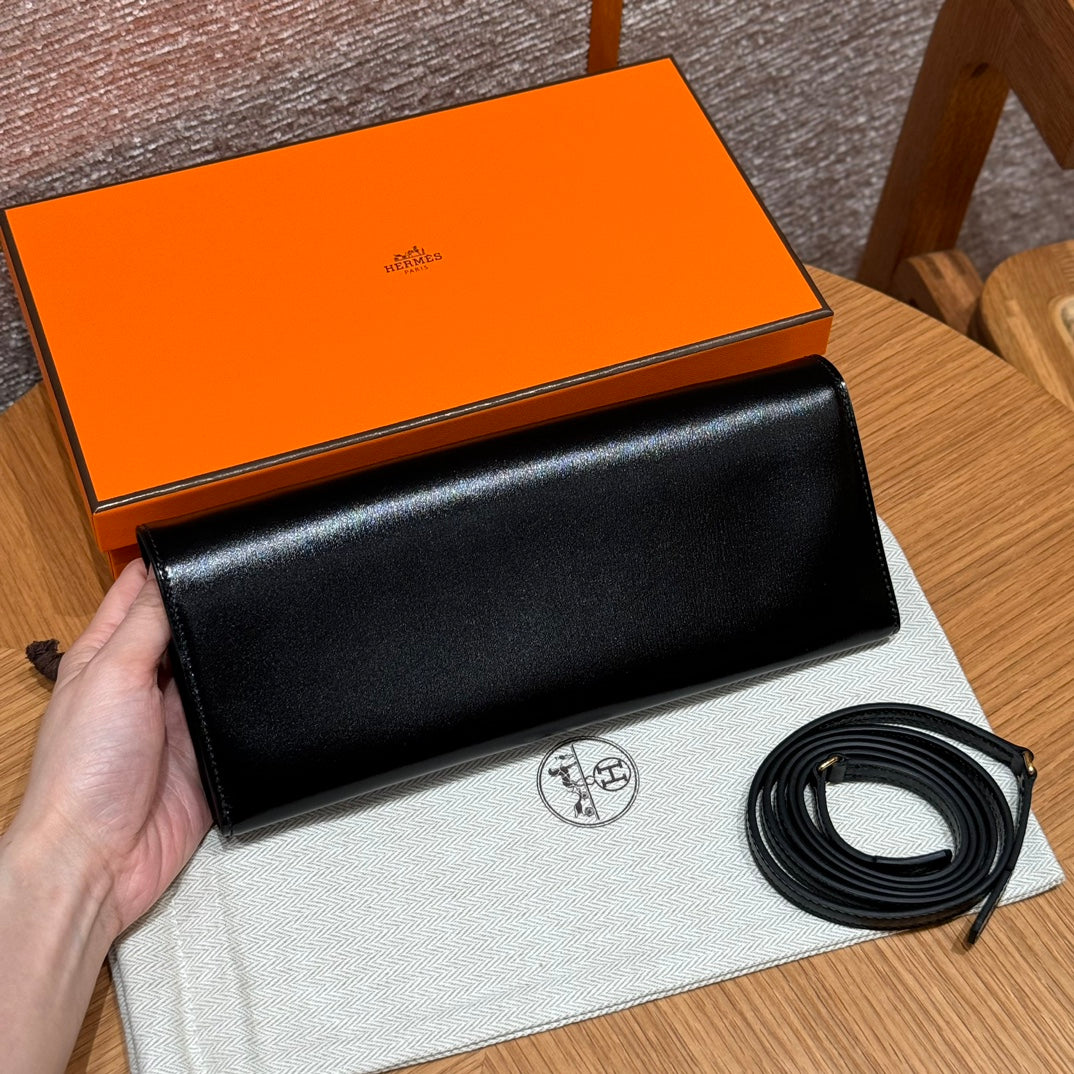 Hermès O'Kelly Clutch in Black Leather with Gold-Tone Hardware