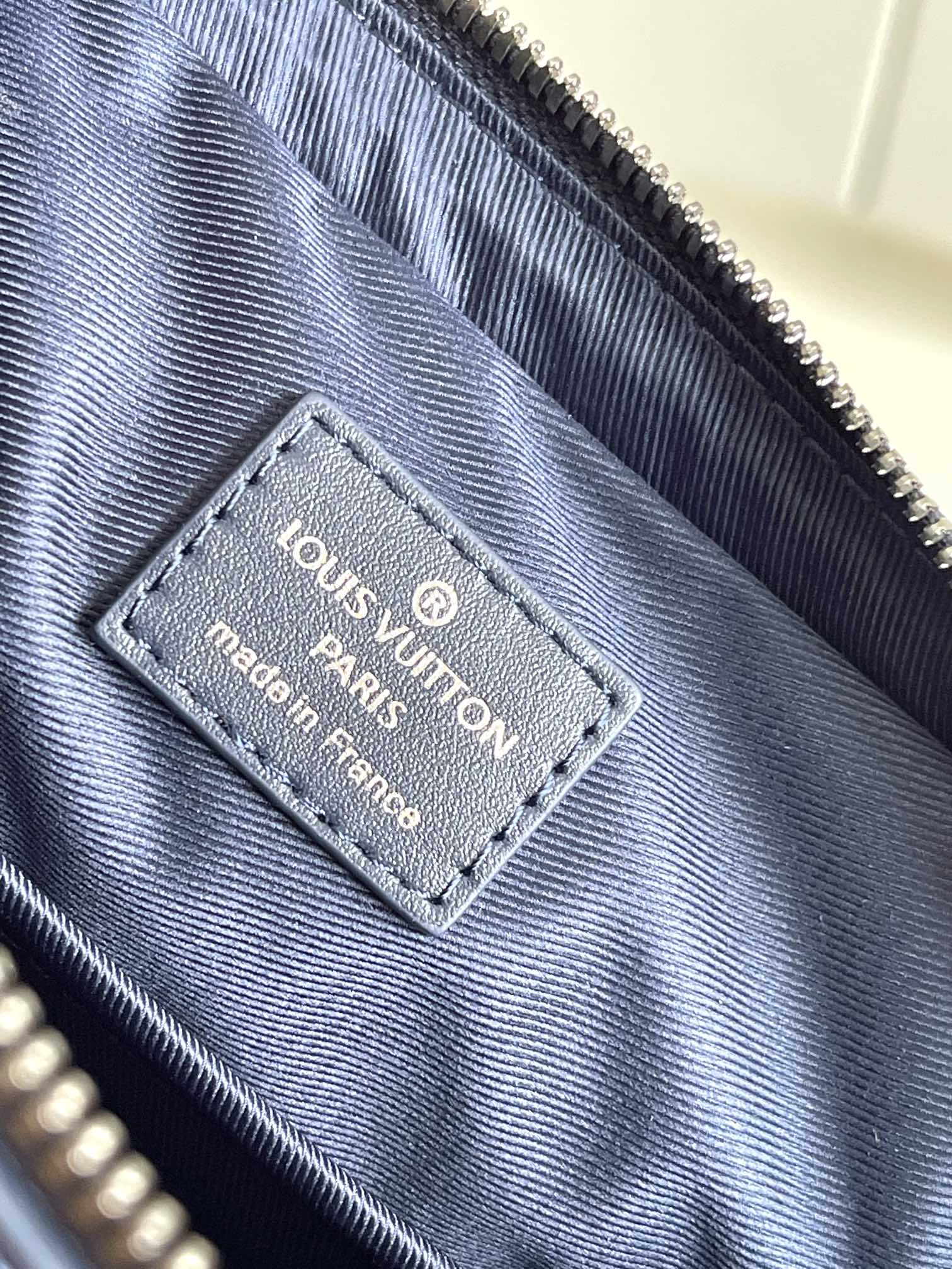 Louis Vuitton Blue Monogram Gradient Crossbody Messenger Bag with Detachable Pouch