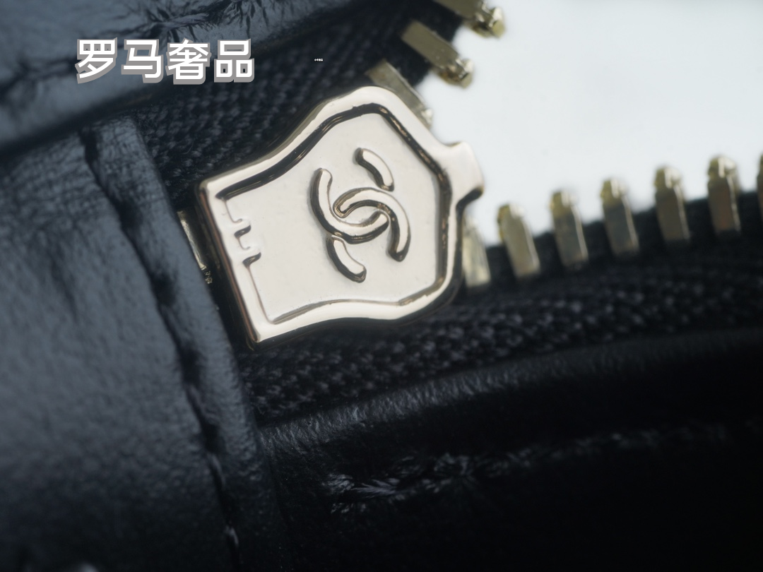 Chanel White Quilted Lambskin Small Vanity Case with Gold-Tone Hardware